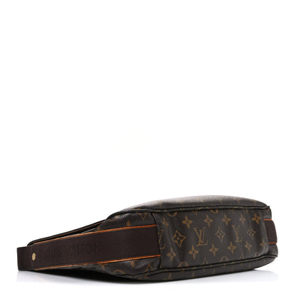 Louis Vuitton Monogram Beaubourg MM Messenger Bag 4 of 10