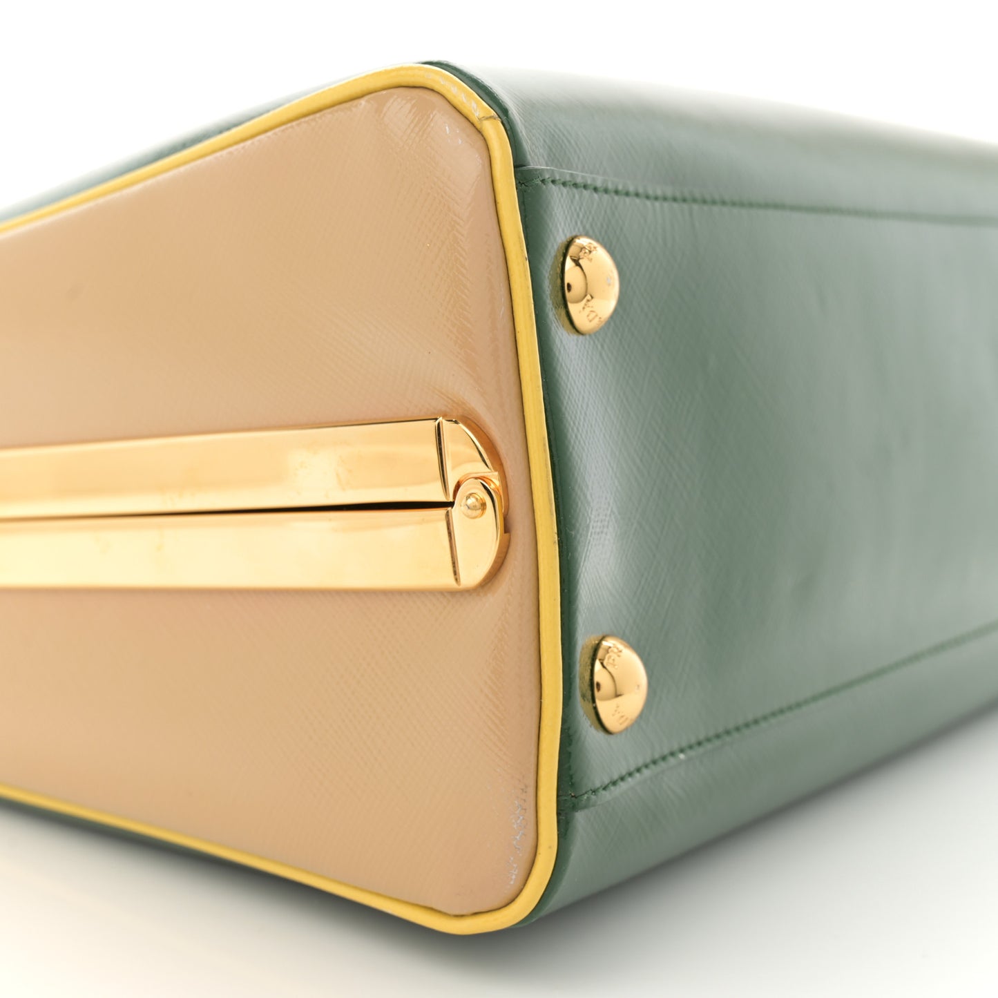 Saffiano Vernice Pyramid Bag Larice Sabbia