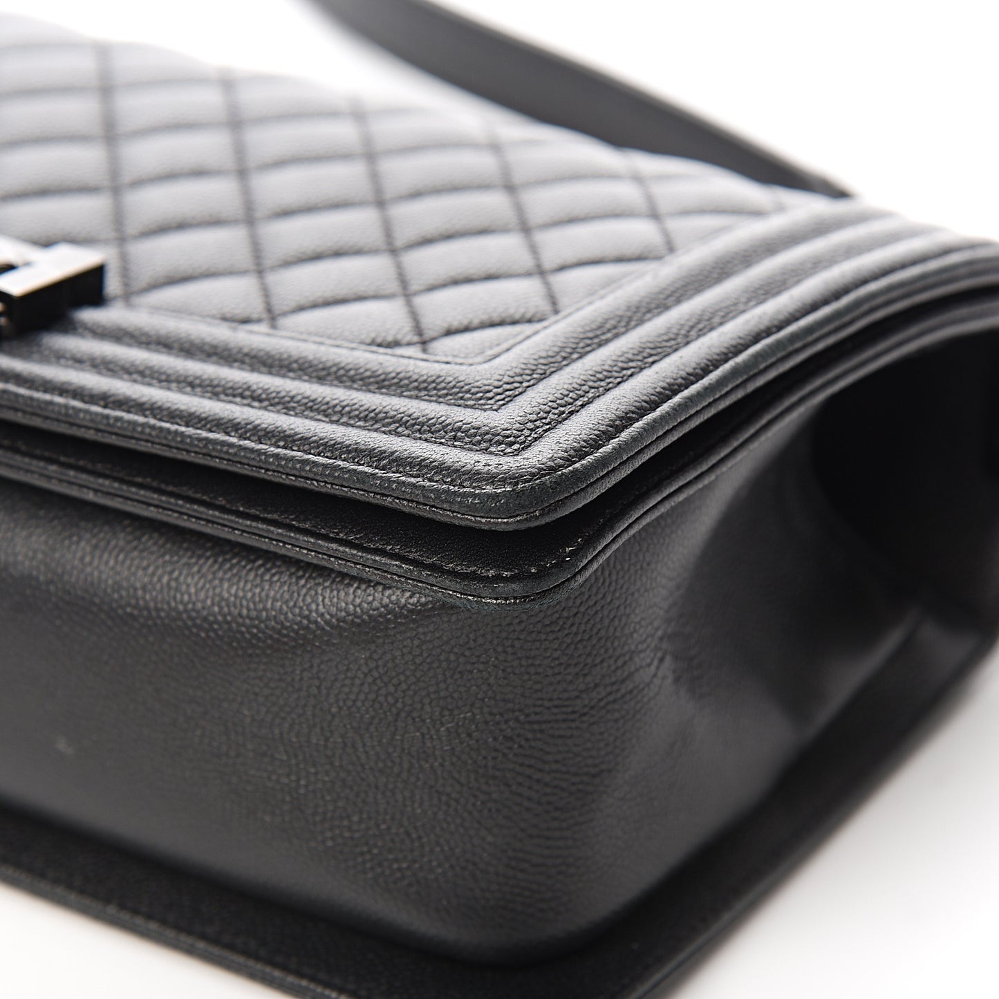 Caviar Quilted Medium Boy Flap So Black
