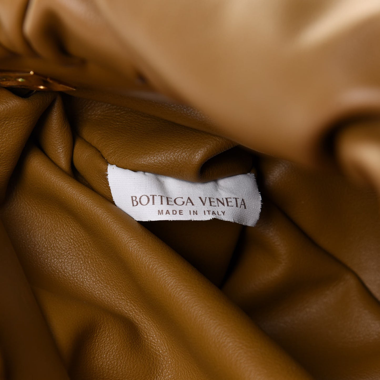 Calfskin The Pouch Chain Cammello