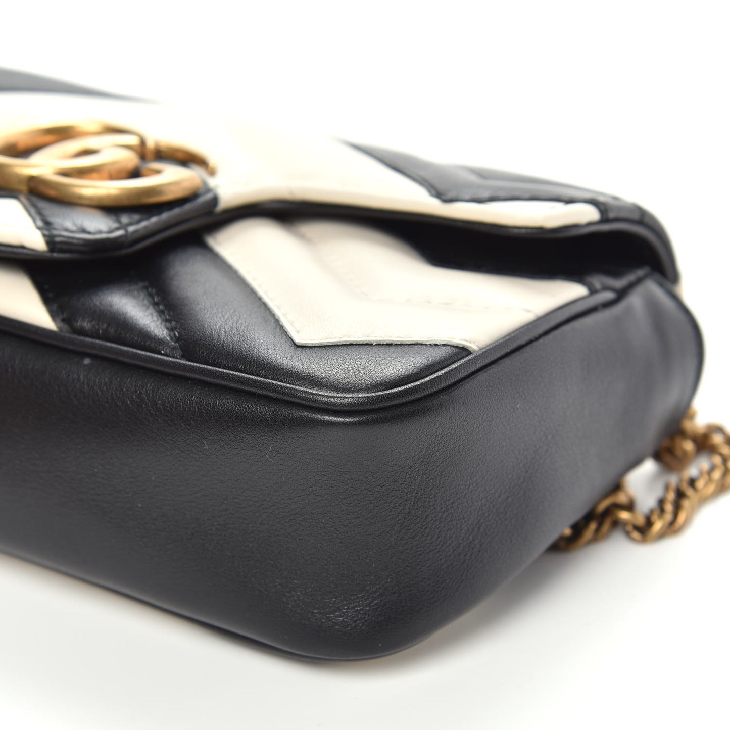 Calfskin Matelasse Super Mini GG Marmont Shoulder Bag Black White