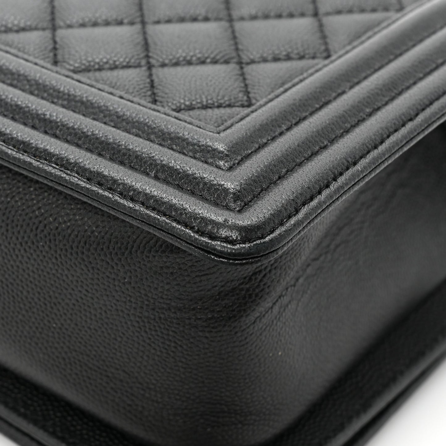 Caviar Quilted Medium Boy Flap So Black