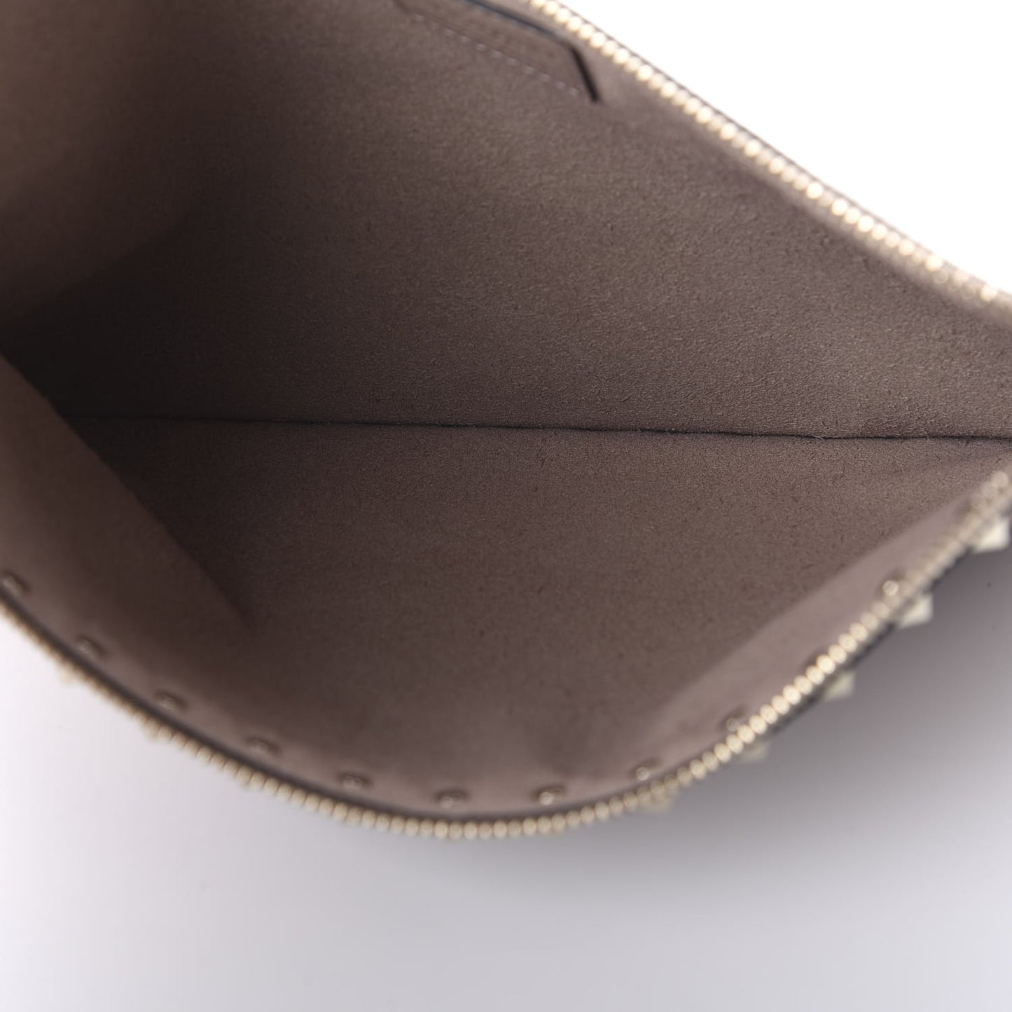 Pebbled Calfskin Large Rockstud Zip Pouch Poudre