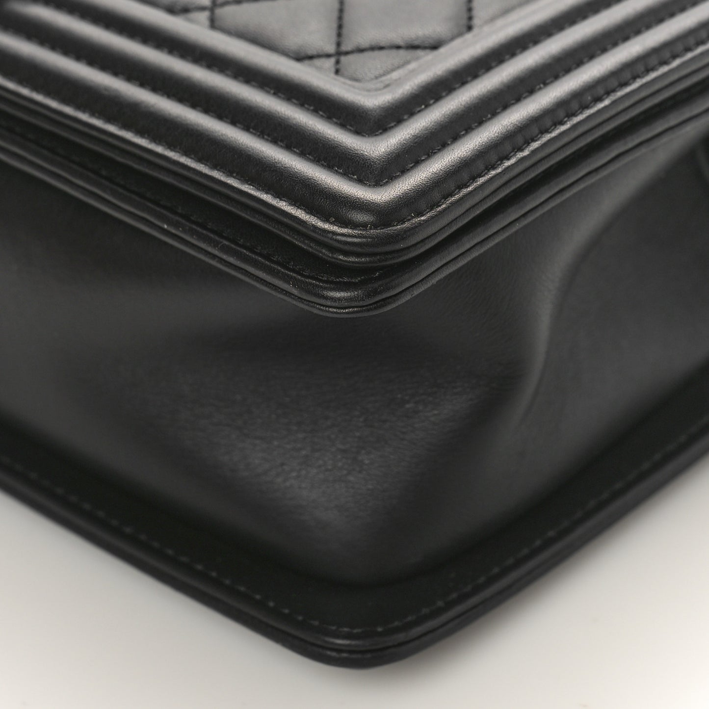 Lambskin Quilted Medium Boy Flap Black