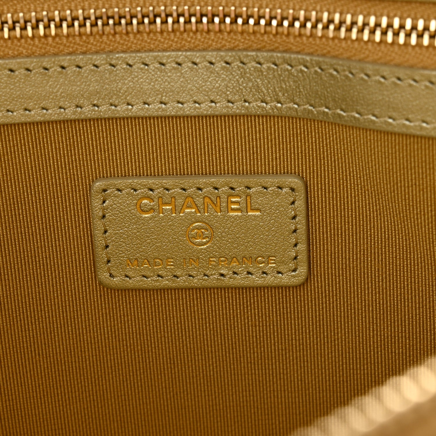 Chanel Metallic Goatskin Quilted Medium 2.55 Reissue Cosmetic Case Multicolor 6 of 8