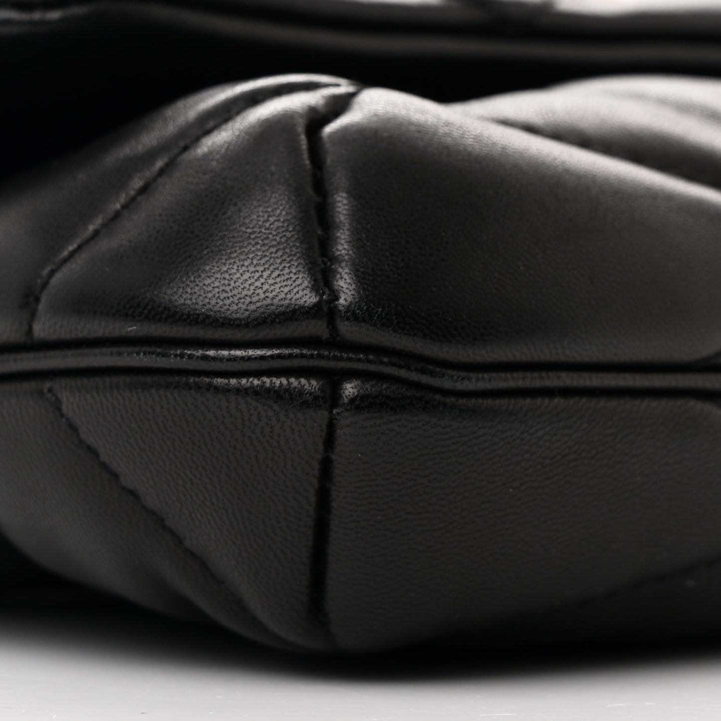 Lambskin Quilted Le 57 Diamond Shoulder Bag Black