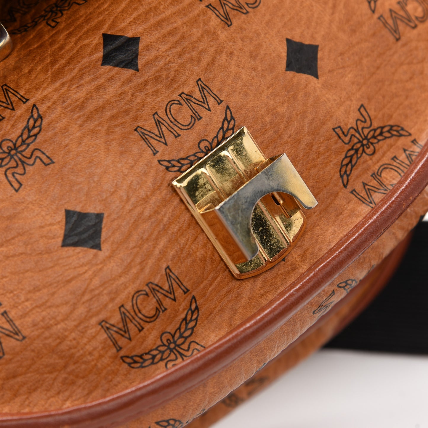 Visetos Small Flap Shoulder Bag Cognac