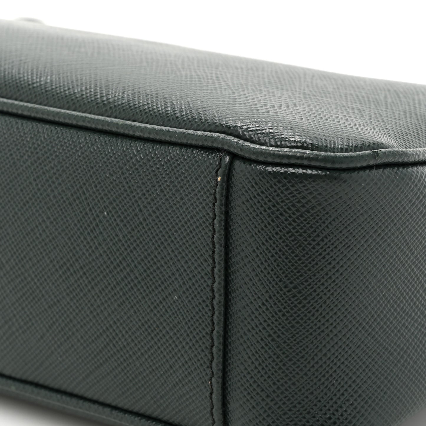 Saffiano Lux Re-Edition 2005 Shoulder Bag Smeraldo