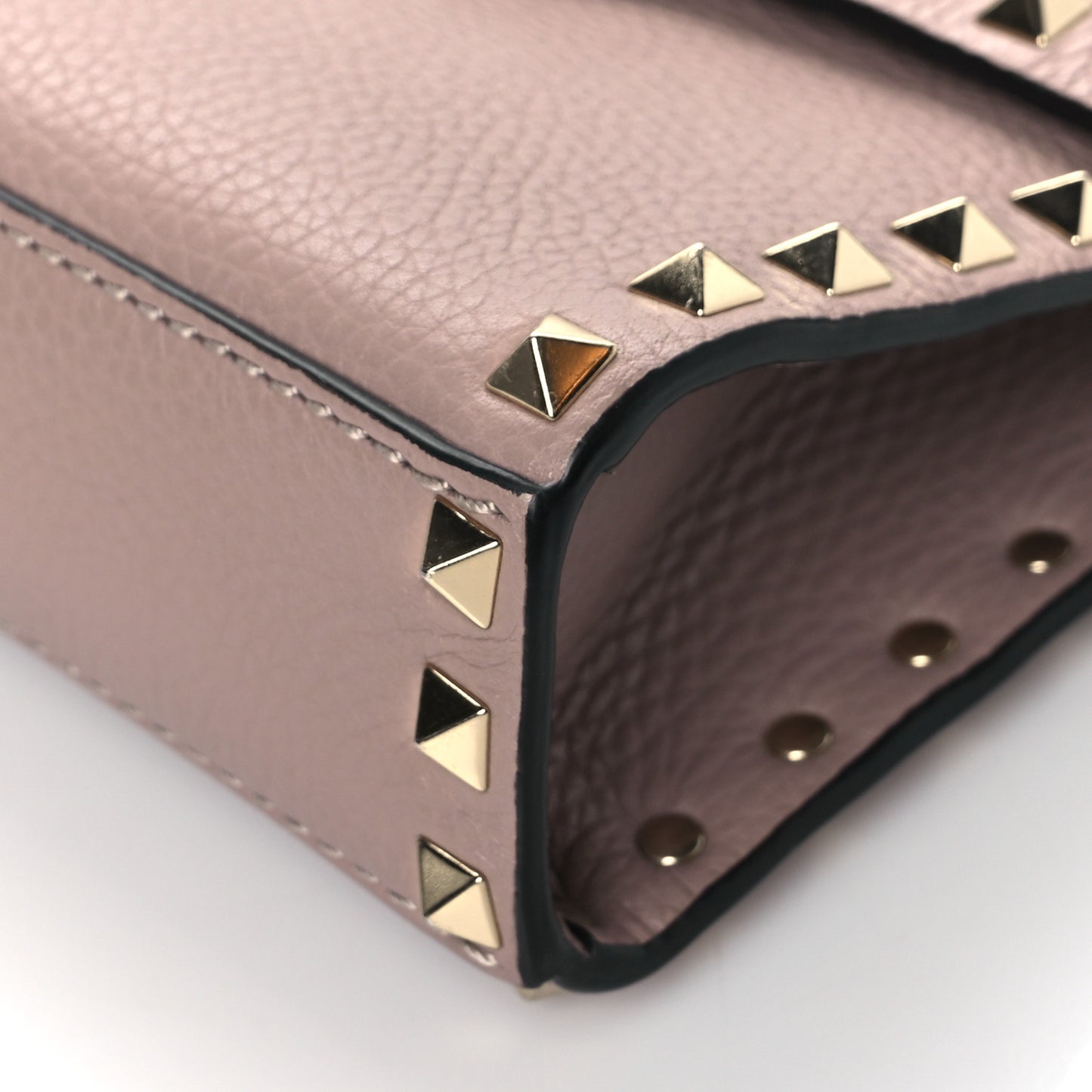 Pebbled Calfskin Medium Rockstud Flip Lock Crossbody Bag Poudre