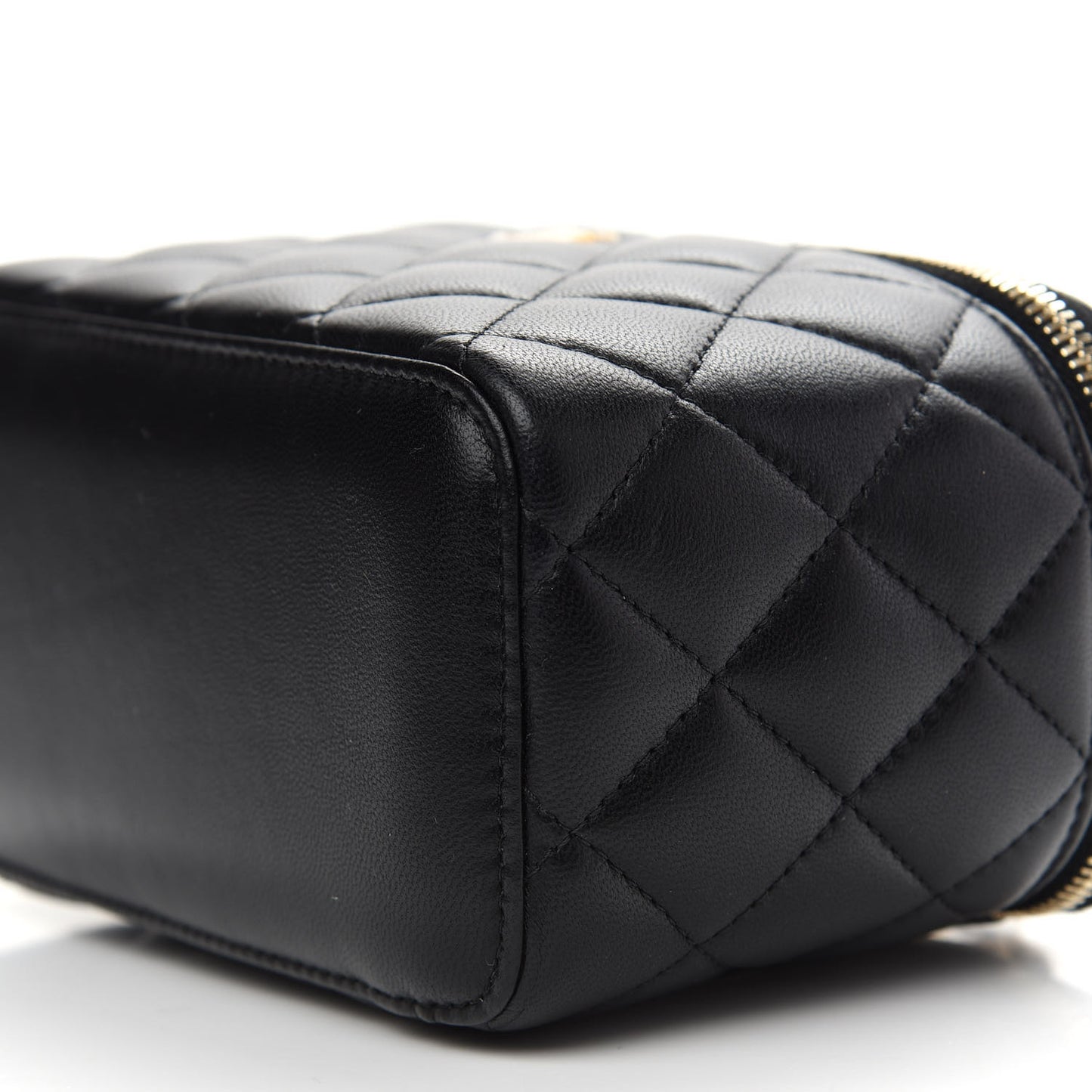 Lambskin Quilted Pearl Crush Small Vanity Case With Chain Black