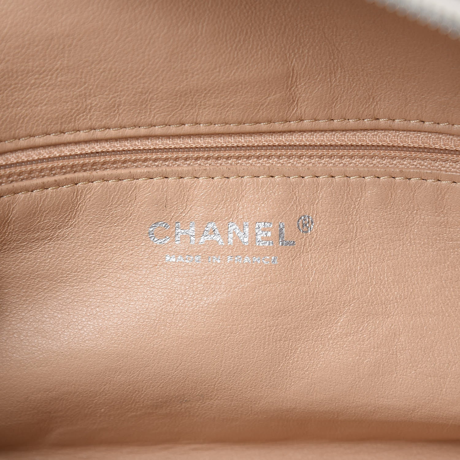 Chanel Smooth Calfskin Medium Luxe Ligne Bowler White 6 of 16