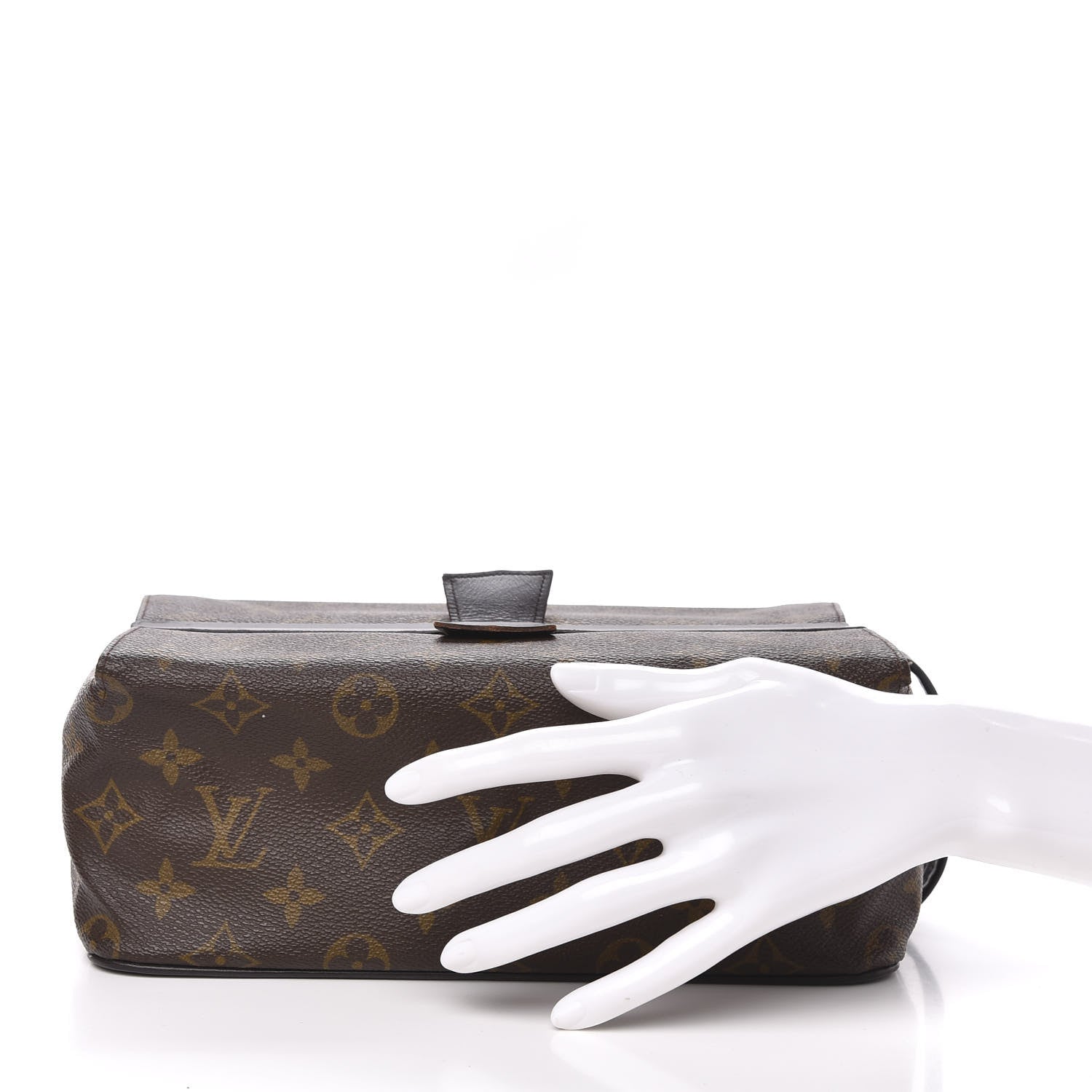 Louis Vuitton Monogram Toiletry Pouch 2 of 15
