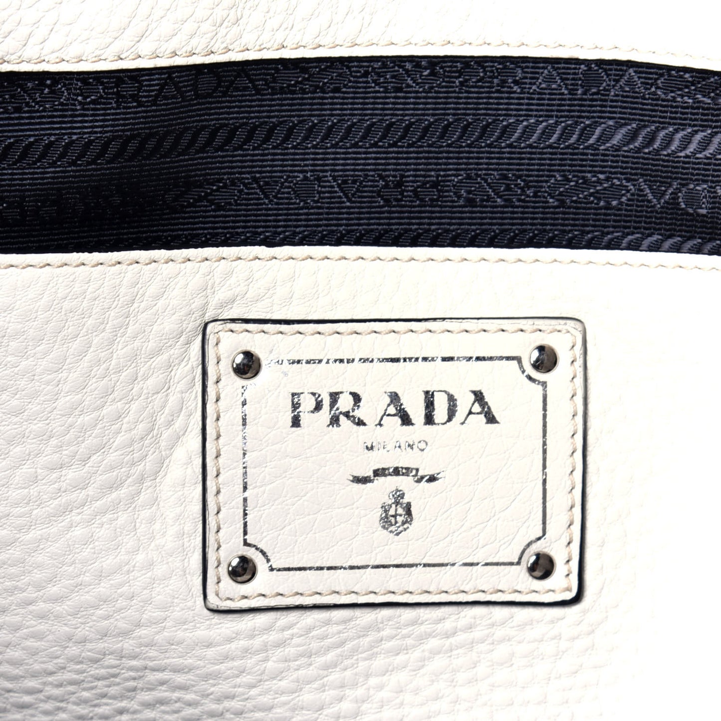Vitello Daino Side Zip Tote Talco