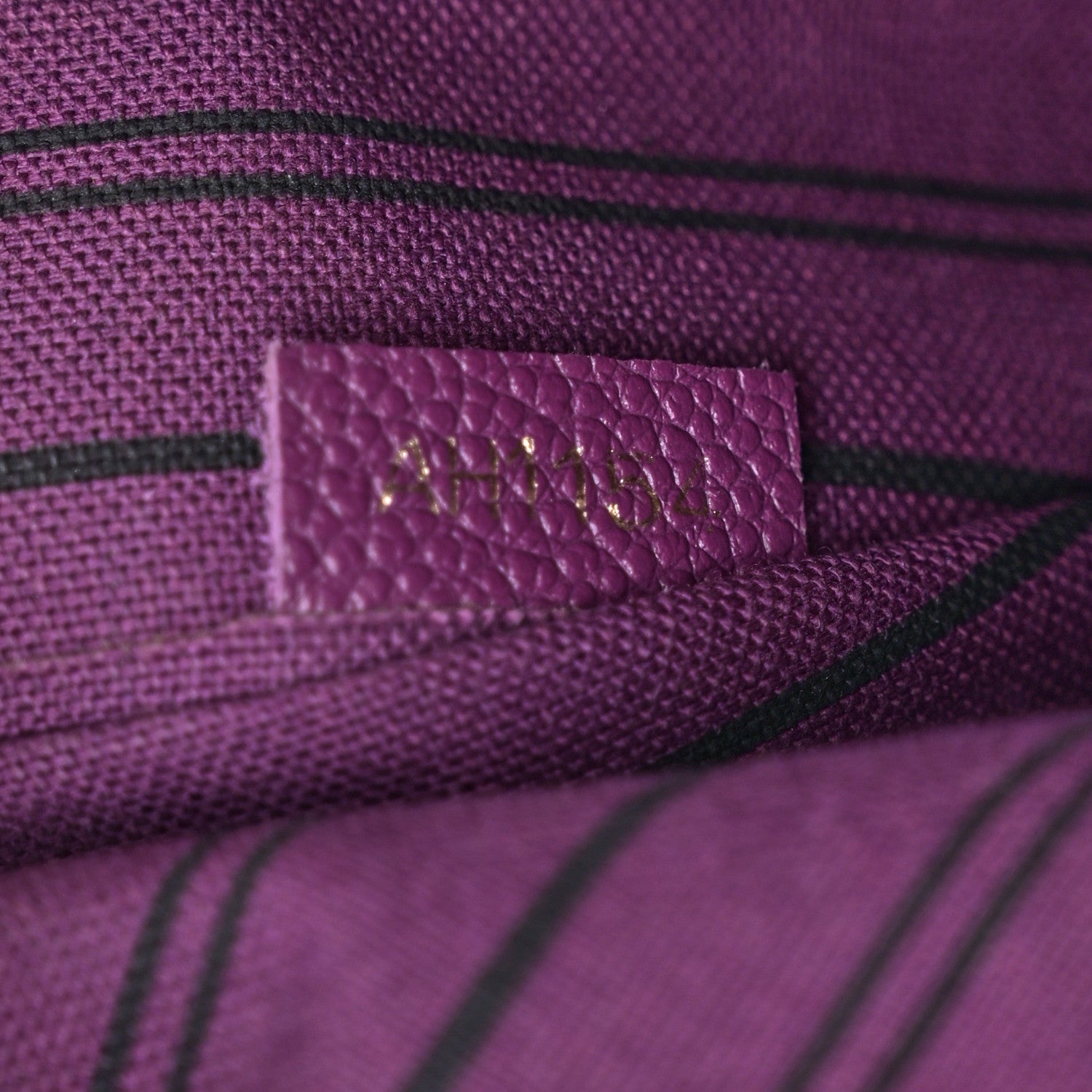 Louis Vuitton Empreinte Montaigne MM Amethyste 8 of 12