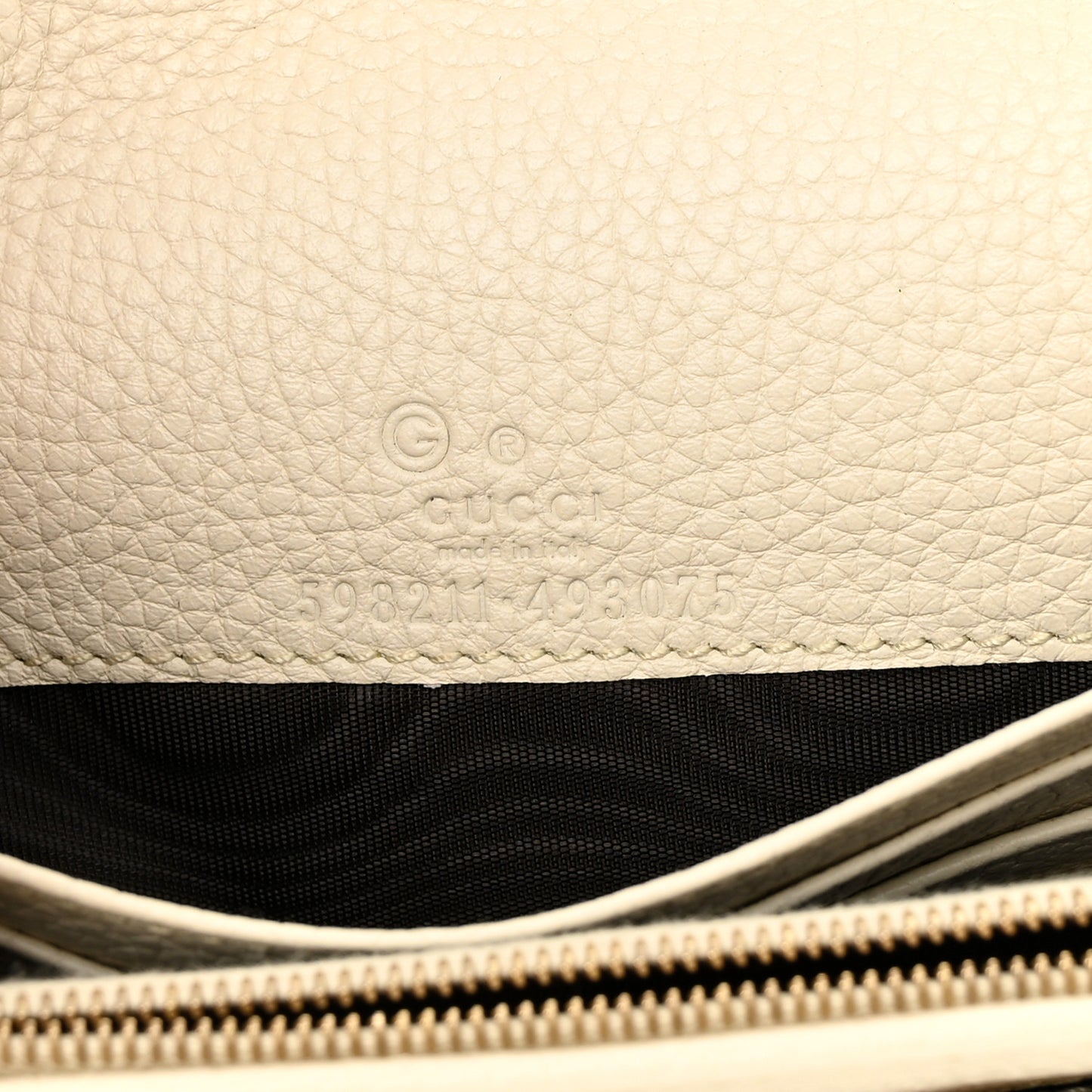 Pebbled Calfskin Soho Wallet on Chain Ivoire