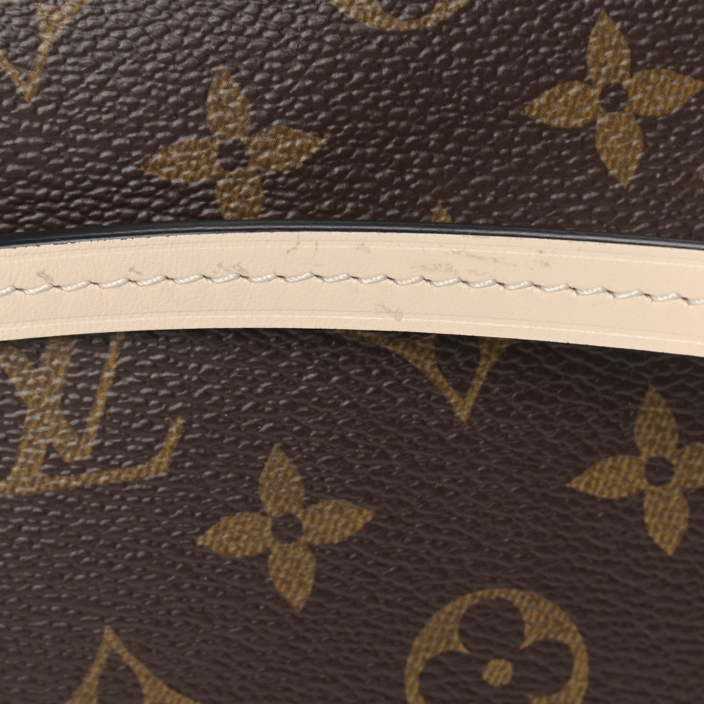 Monogram Saintonge Creme