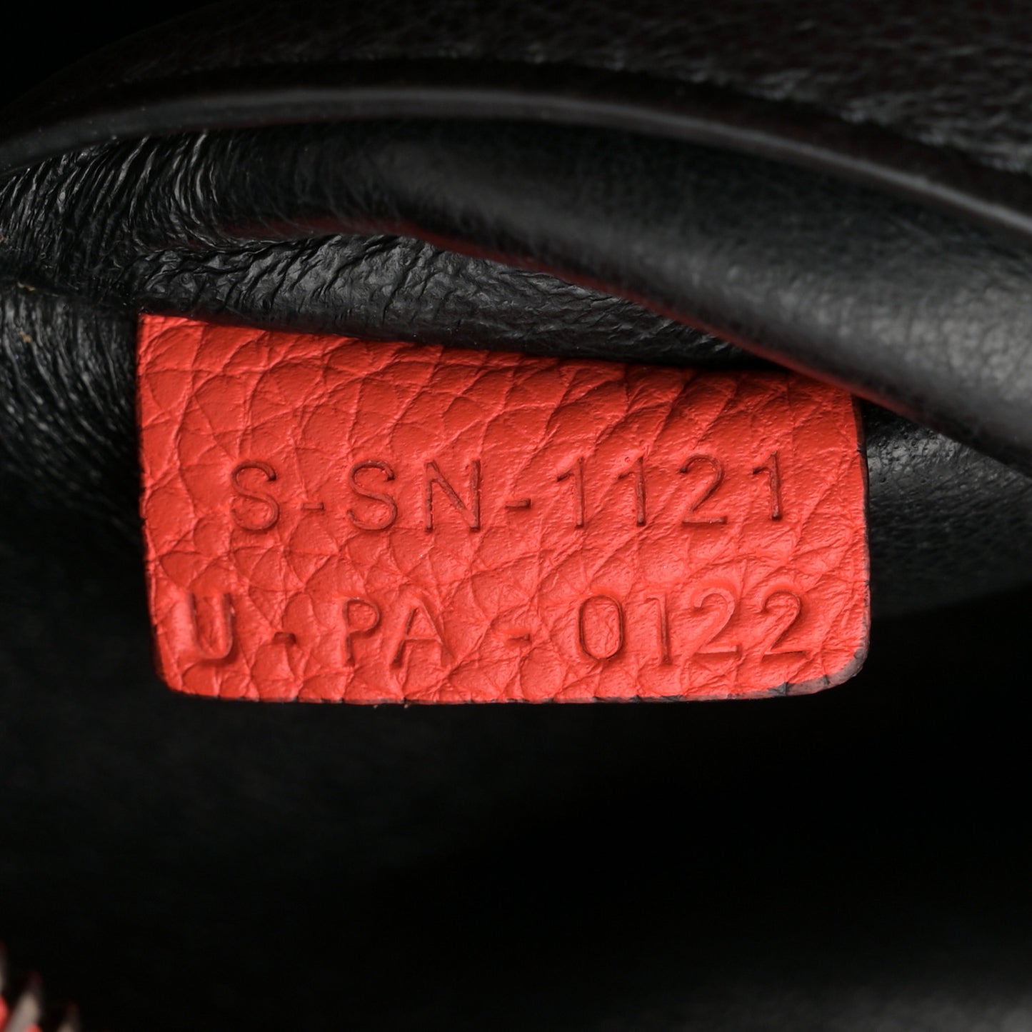 Drummed Calfskin Suede Medium Trapeze Vermillion