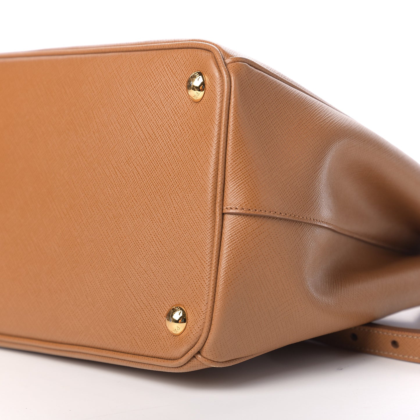 Saffiano Medium Galleria Double Zip Tote Caramel