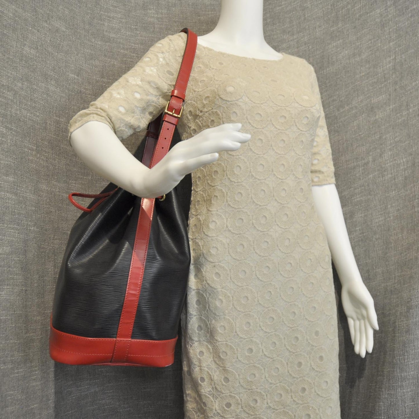 Epi Noe Black Castillan