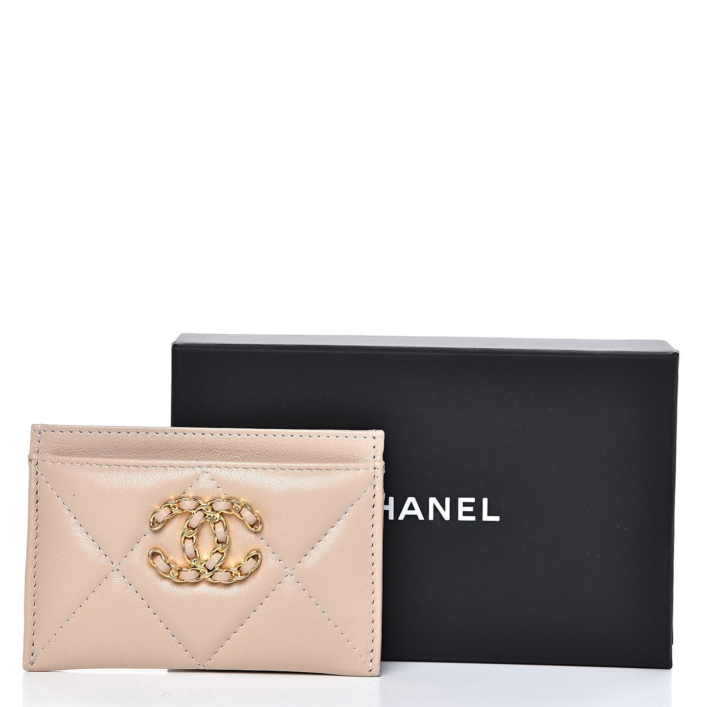Shiny Goatskin Quilted Chanel 19 Card Holder Beige