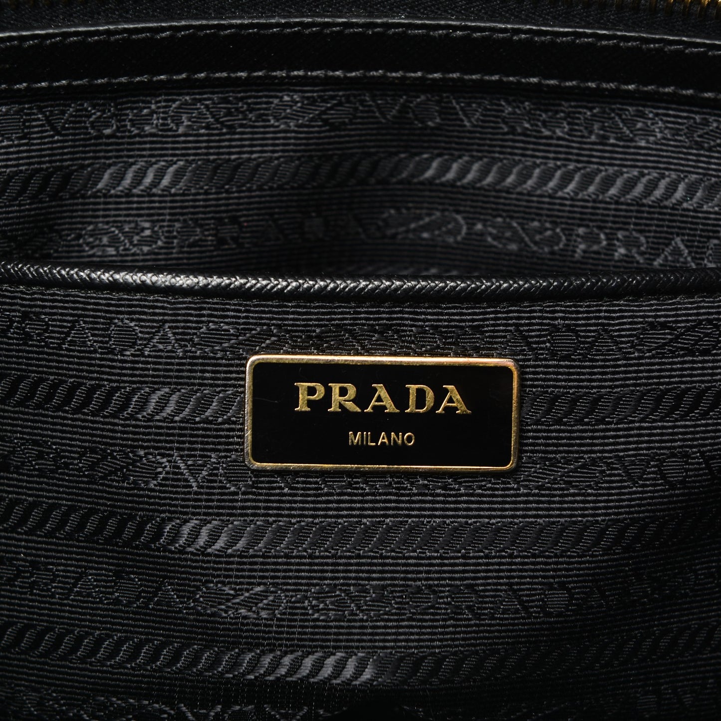 Saffiano Medium Galleria Double Zip Tote Black