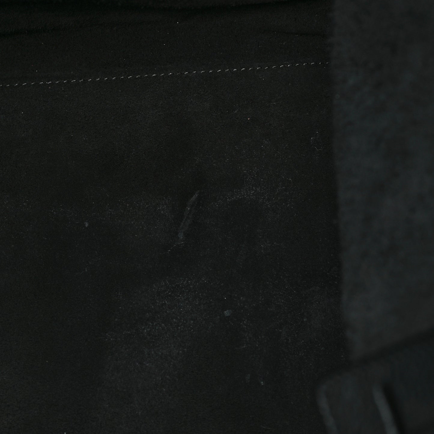 Supple Calfskin Medium Phantom Luggage Black