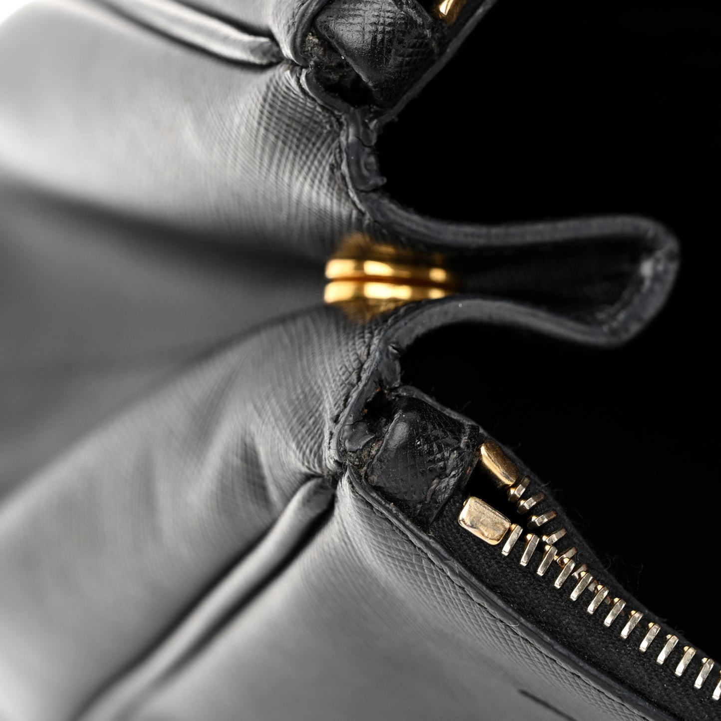 Saffiano Medium Galleria Double Zip Tote Black