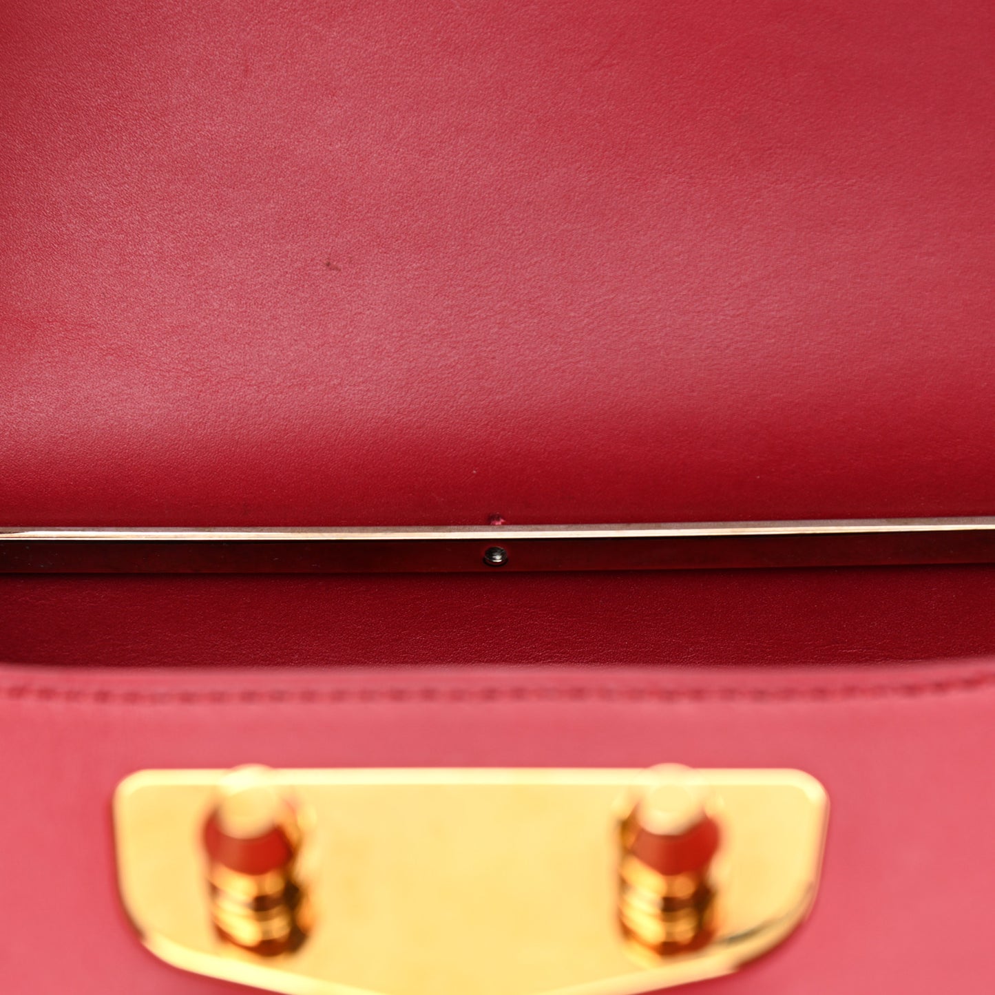 Smooth Calfskin Min Neo Classic Chain Box Rouge