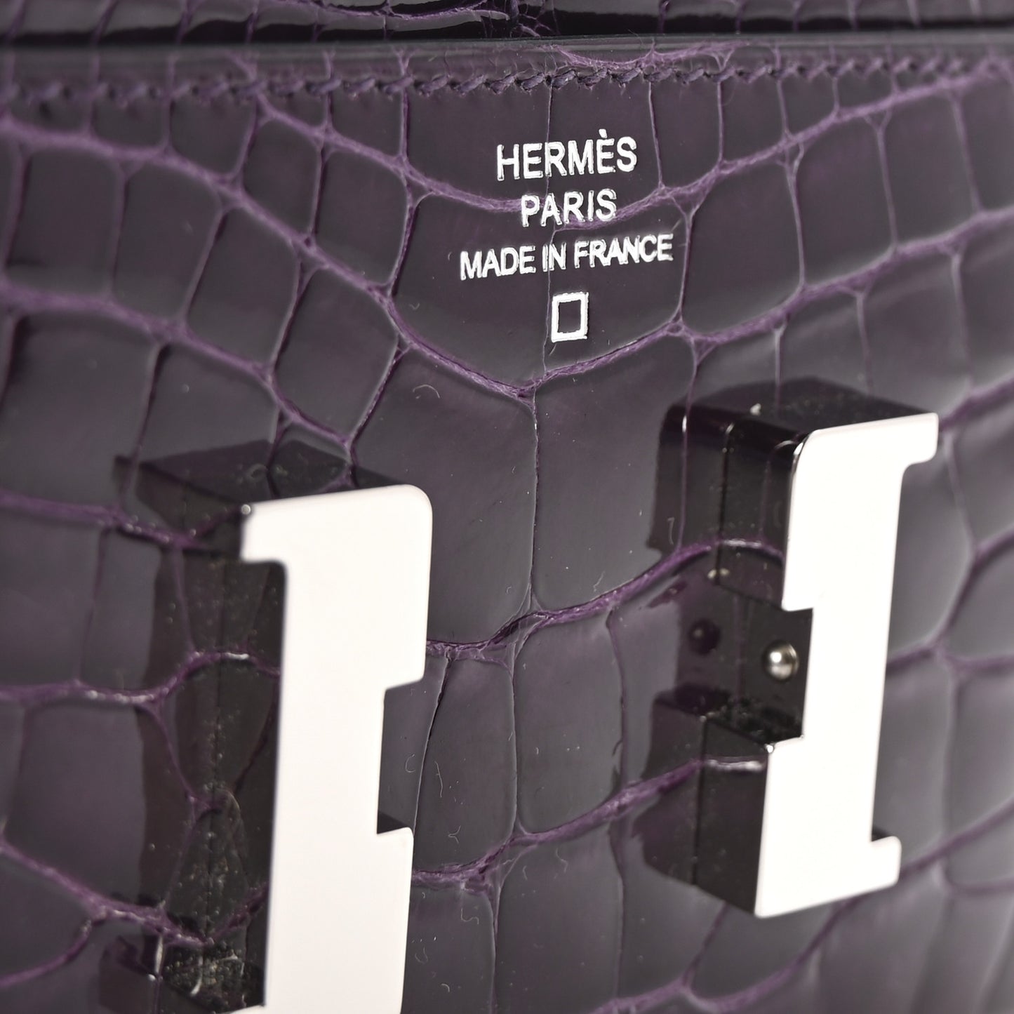 Shiny Alligator Constance Short Wallet Amethyste