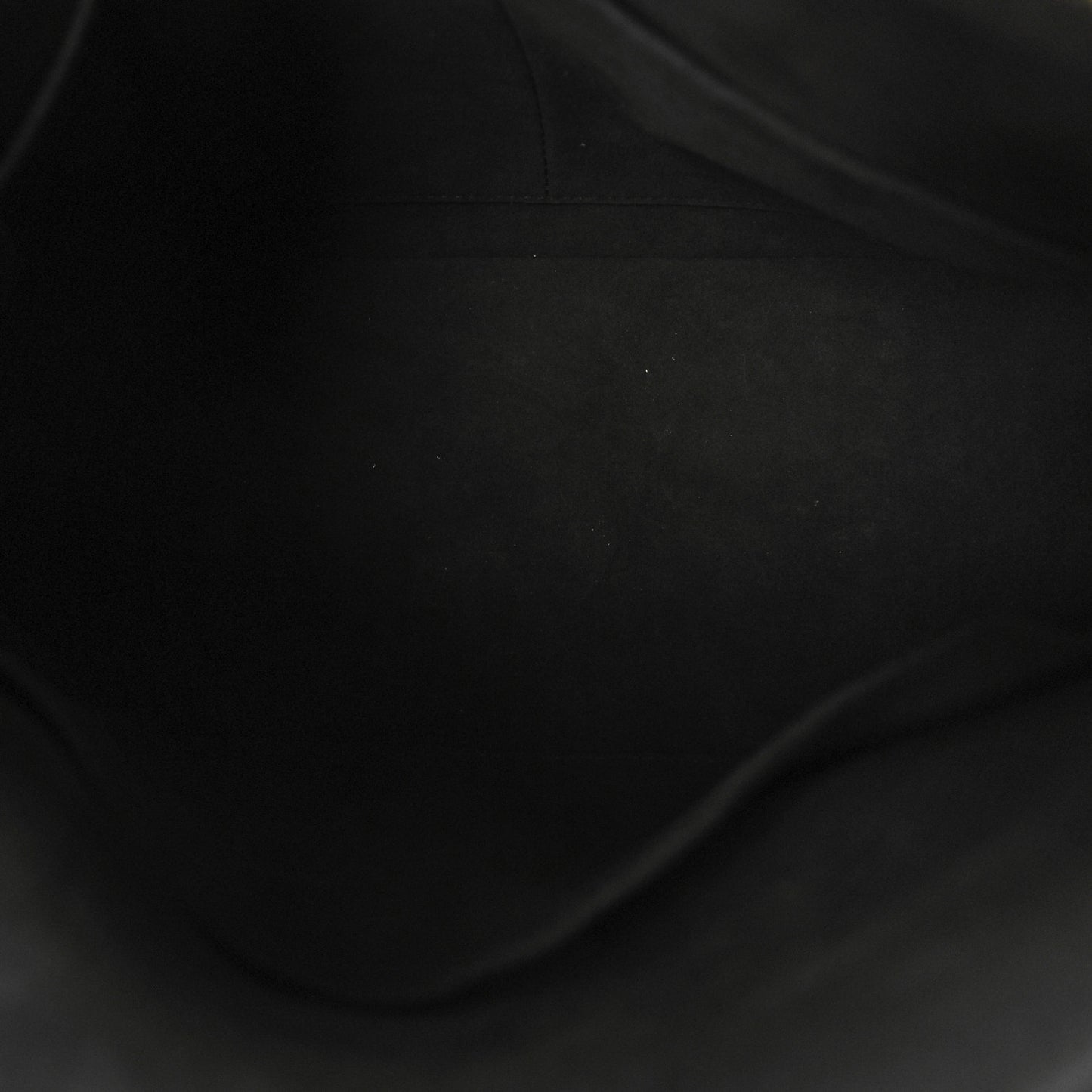 Monogram V Tote MM Black