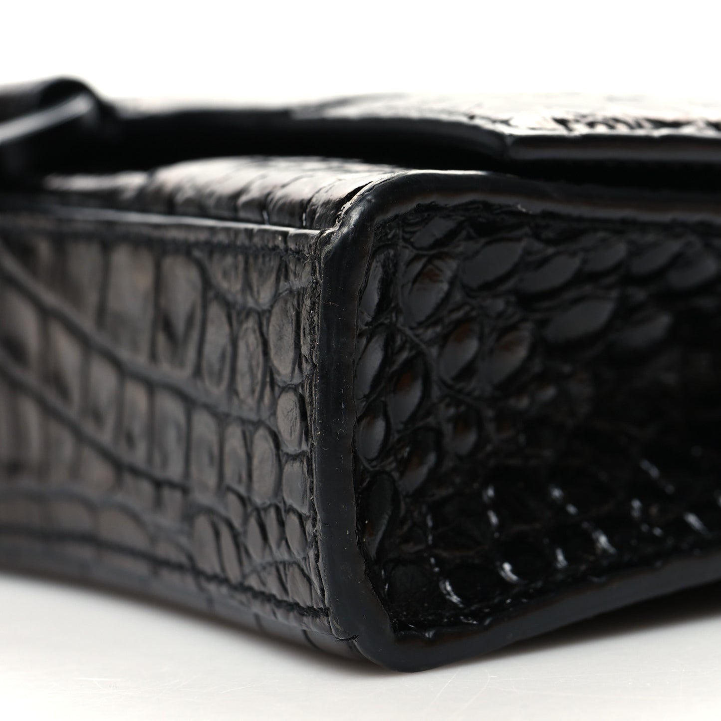 Shiny Calfskin Monochrome Crocodile Embossed Hourglass Chain Bag Black