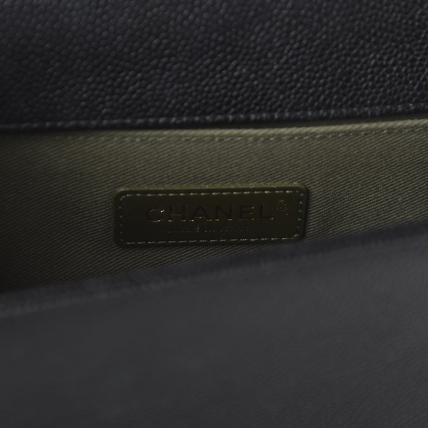 Caviar Quilted Medium Boy Flap Black