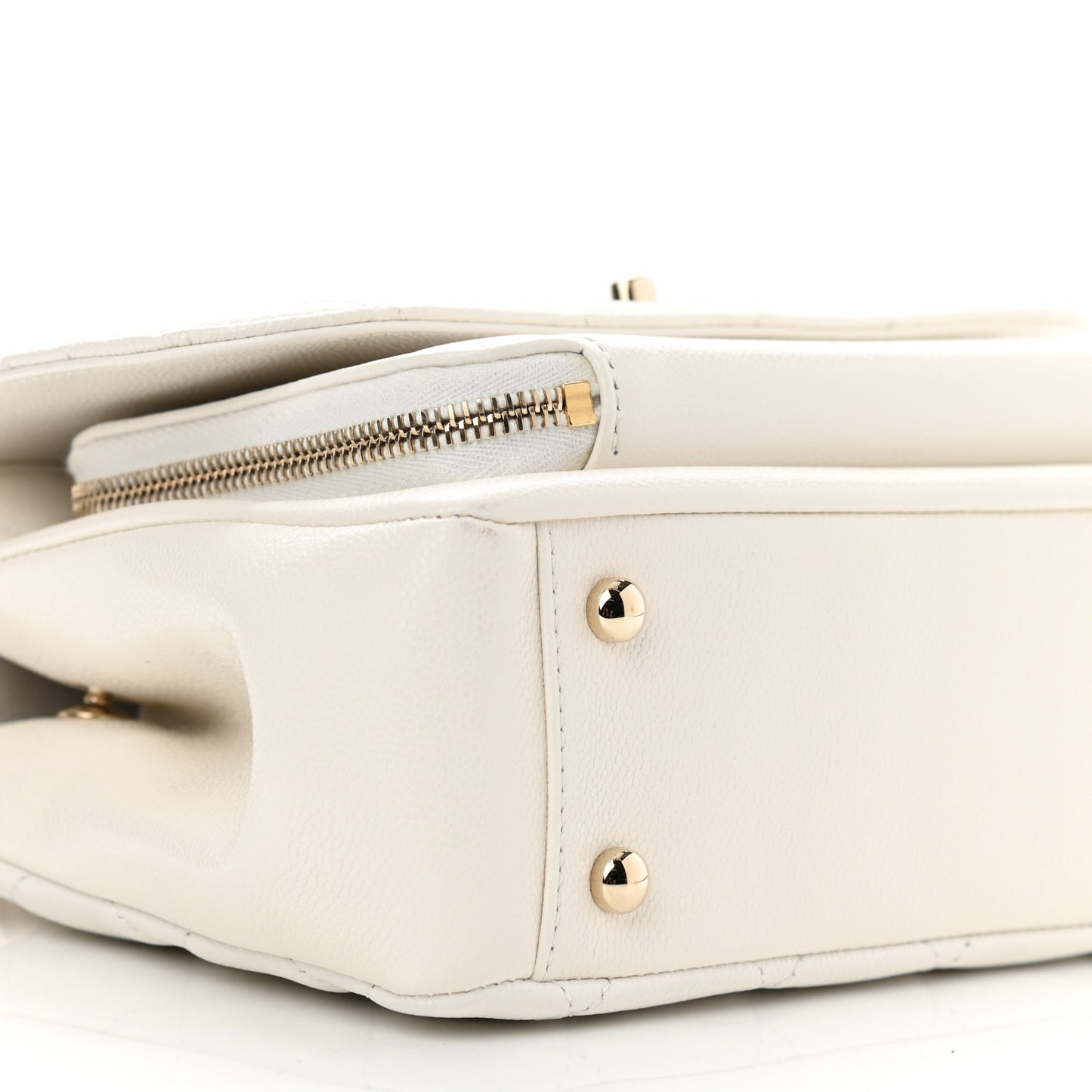 Caviar Quilted Medium Business Affinity Flap White