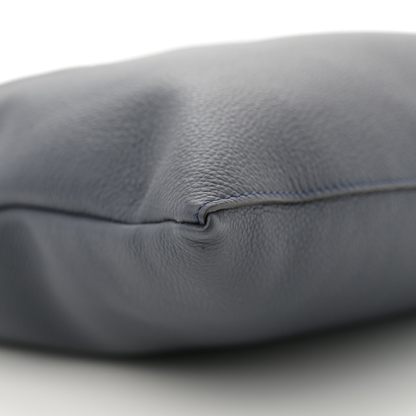 Vitello Cher Logo Embossed After Messenger Bag Dark Blue