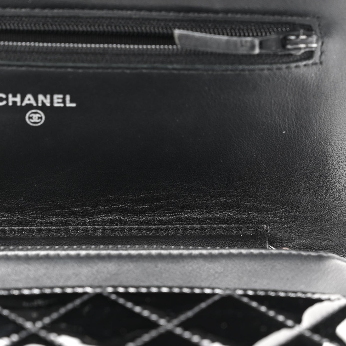 Patent Quilted Wallet On Chain WOC Black