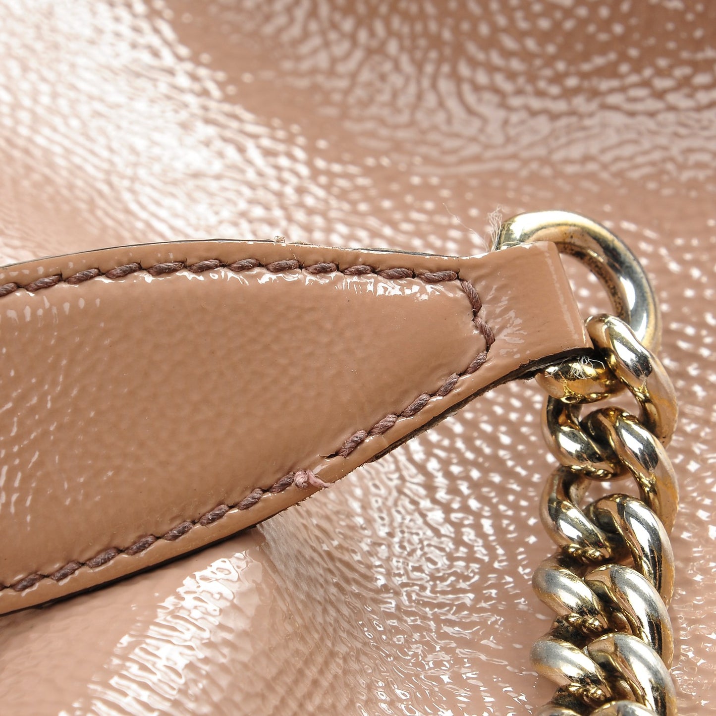 Patent Medium Soho Chain Shoulder Bag Dark Cipria