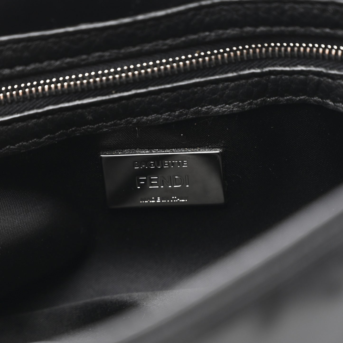Econyl Cuoio Romano Multipocket Baguette Black