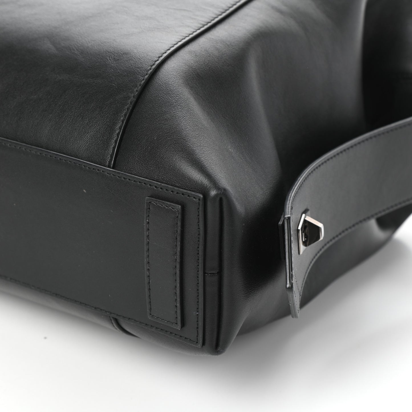 Smooth Calfskin Medium Soft Antigona Black
