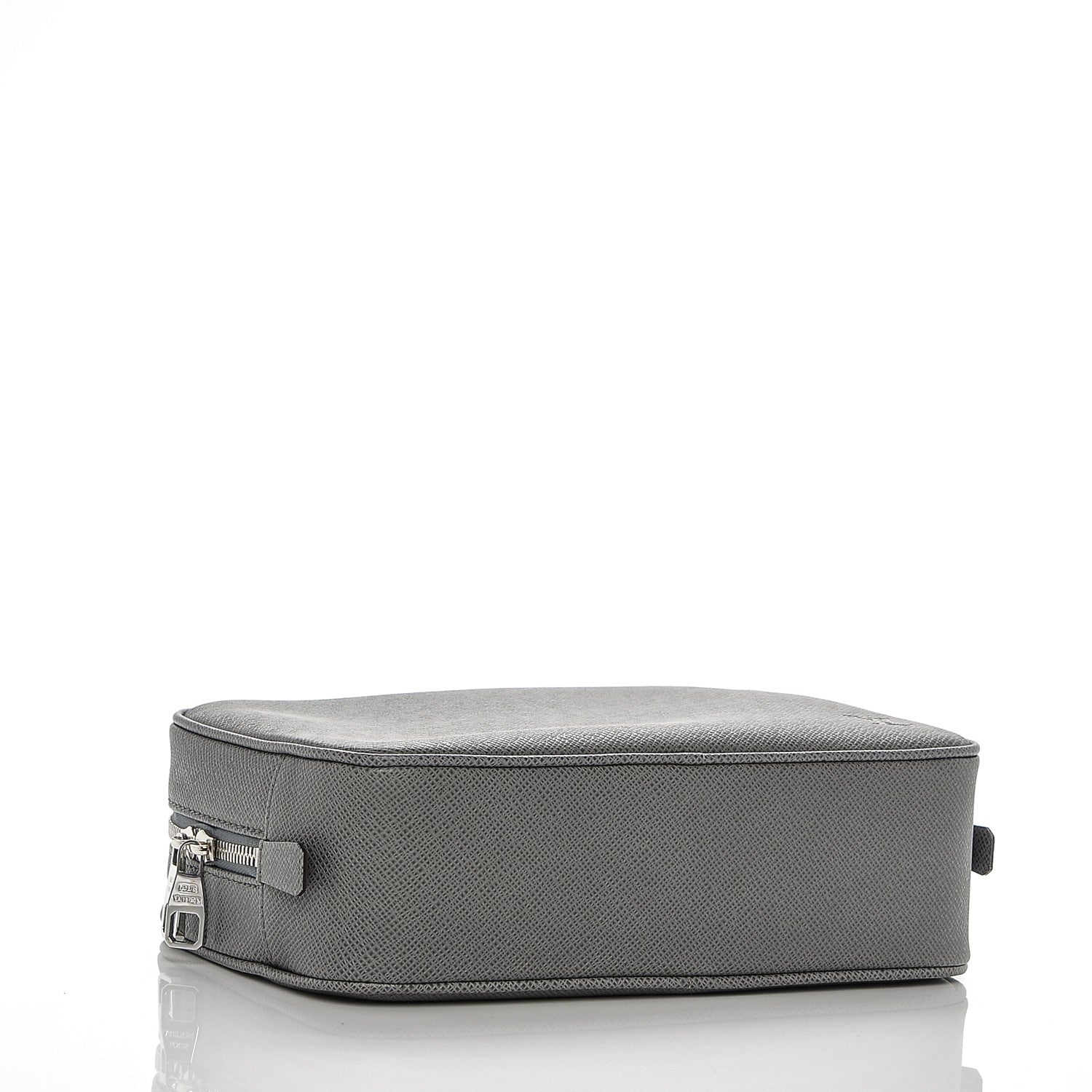 Louis Vuitton Taiga Toilet Pouch GM Glacier 4 of 6
