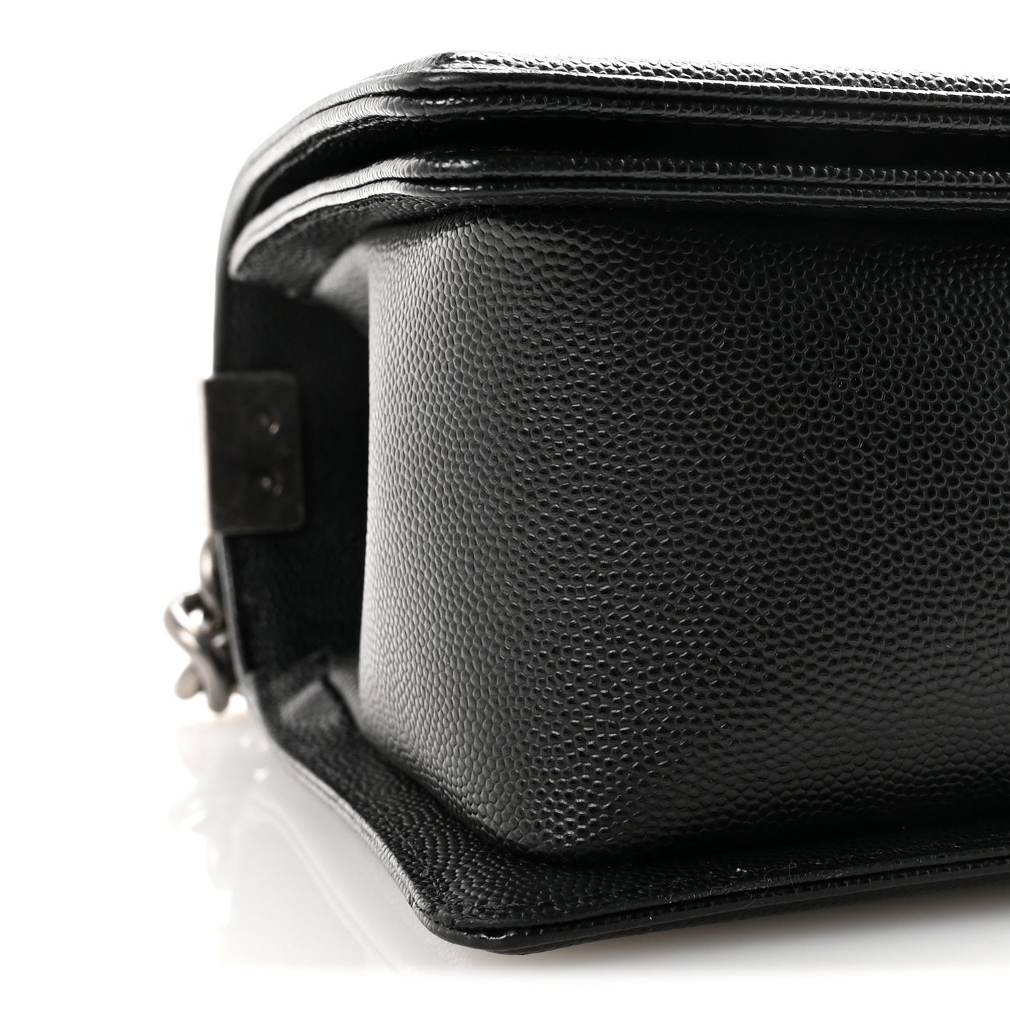 Caviar Quilted Medium Boy Flap Black