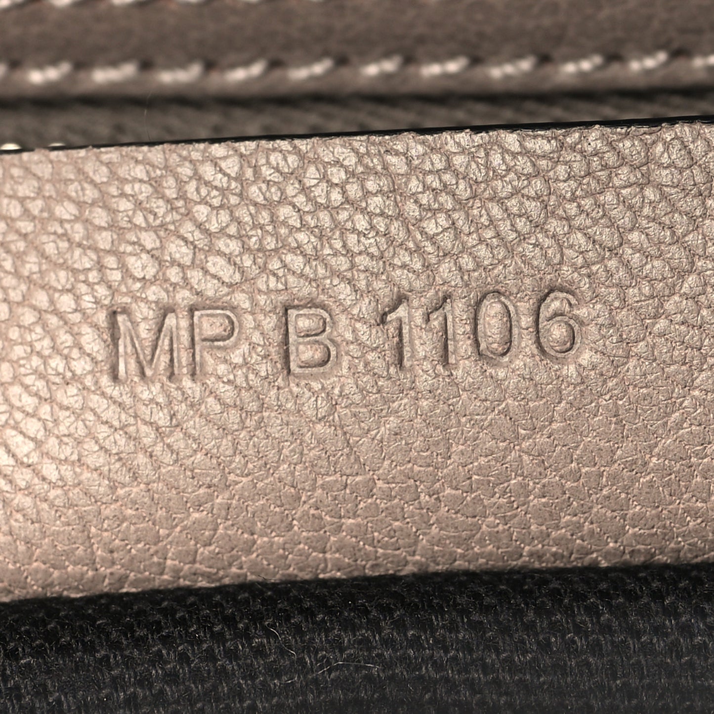 Sugar Goatskin Medium Antigona Sand