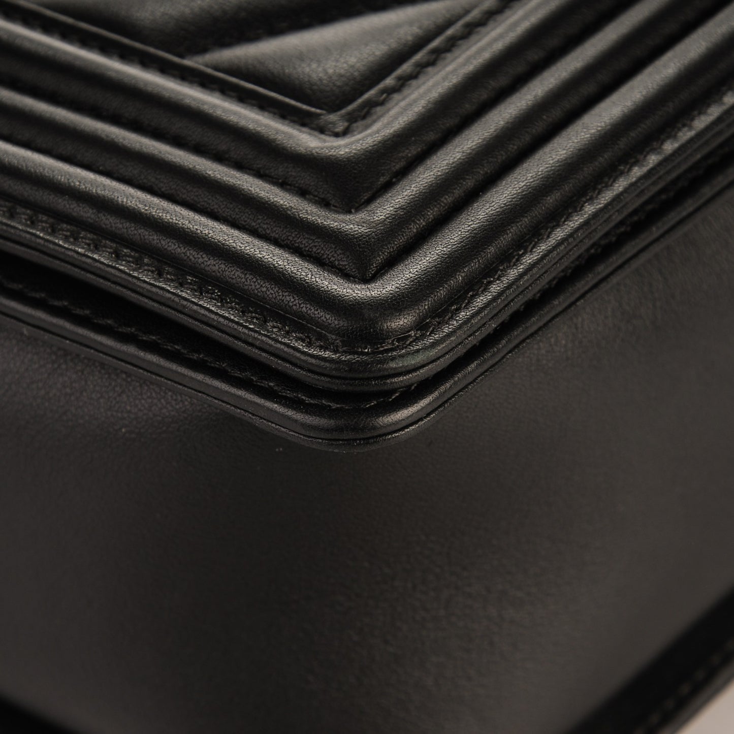 Calfskin Chevron Quilted Large Boy Flap Black