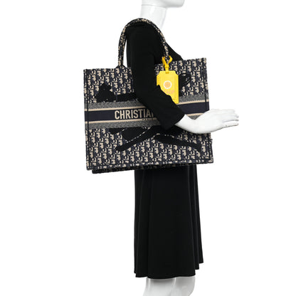 Christian Dior X THEBE MAGUGU Oblique Large Book Tote Blue Multicolor 2 of 11