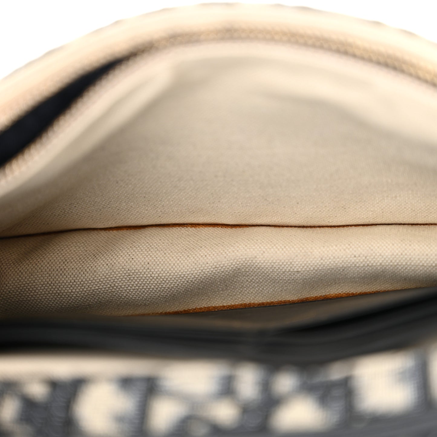 Oblique Saddle Chain Pouch Blue