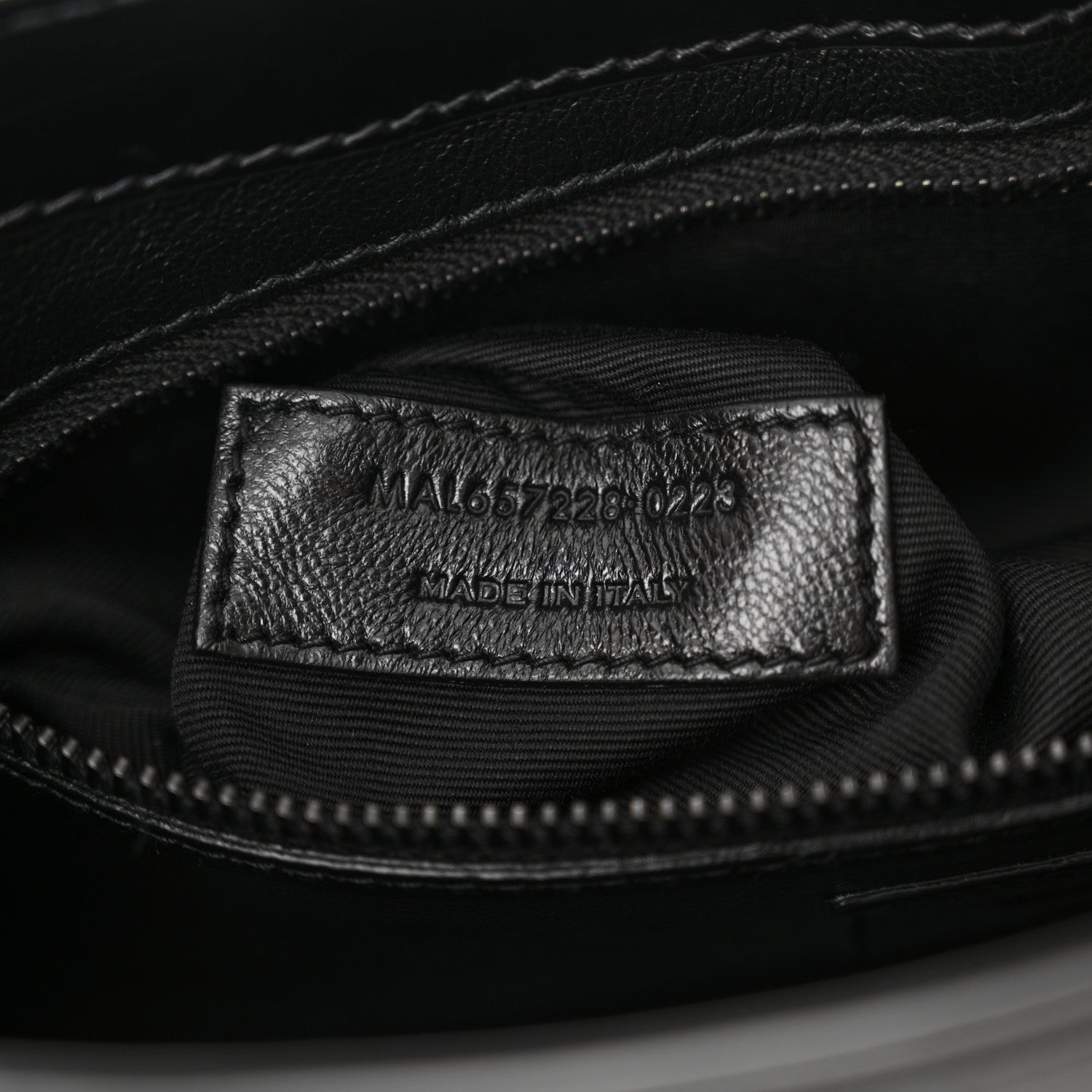 Saint Laurent Patent Le 5 A 7 Monochrome Hobo Black 7 of 12