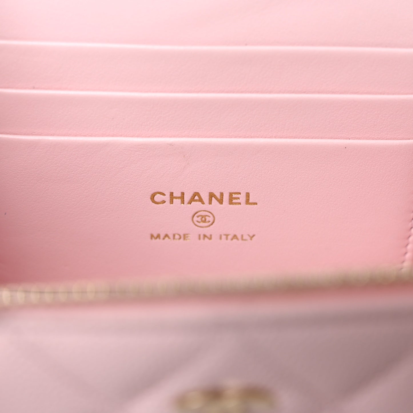 Caviar Quilted Small Vanity Case With Chain Light Pink