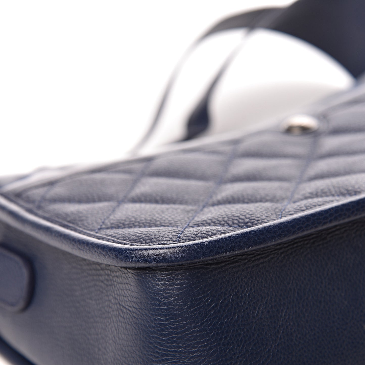 Caviar Iridescent Calfskin Quilted Medium Daily Carry Messenger Navy