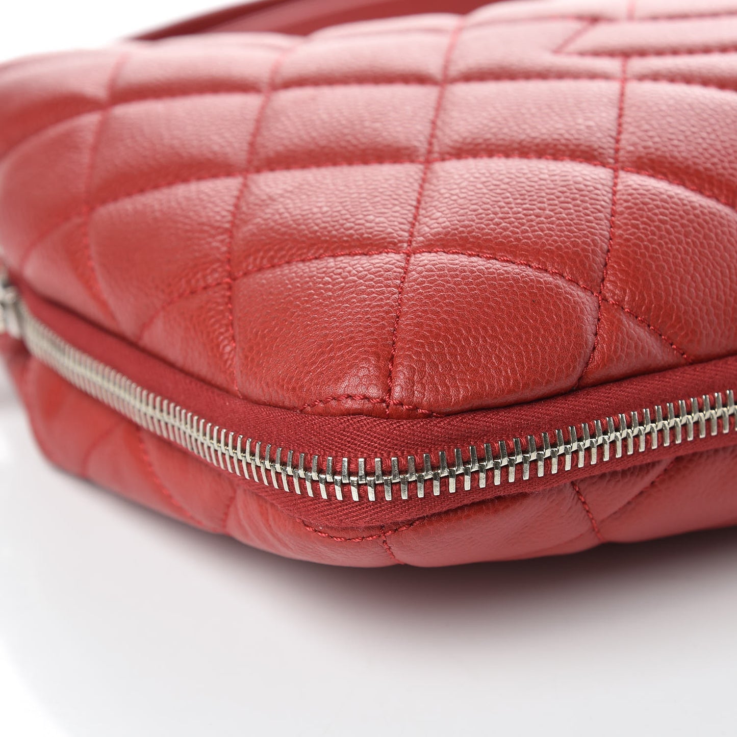 Caviar Quilted Expandable Zip Shoulder Bag Red