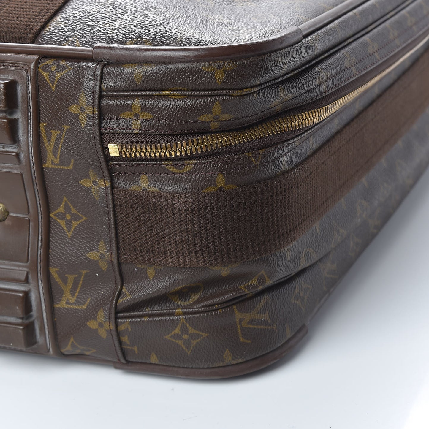 Monogram Satellite 70