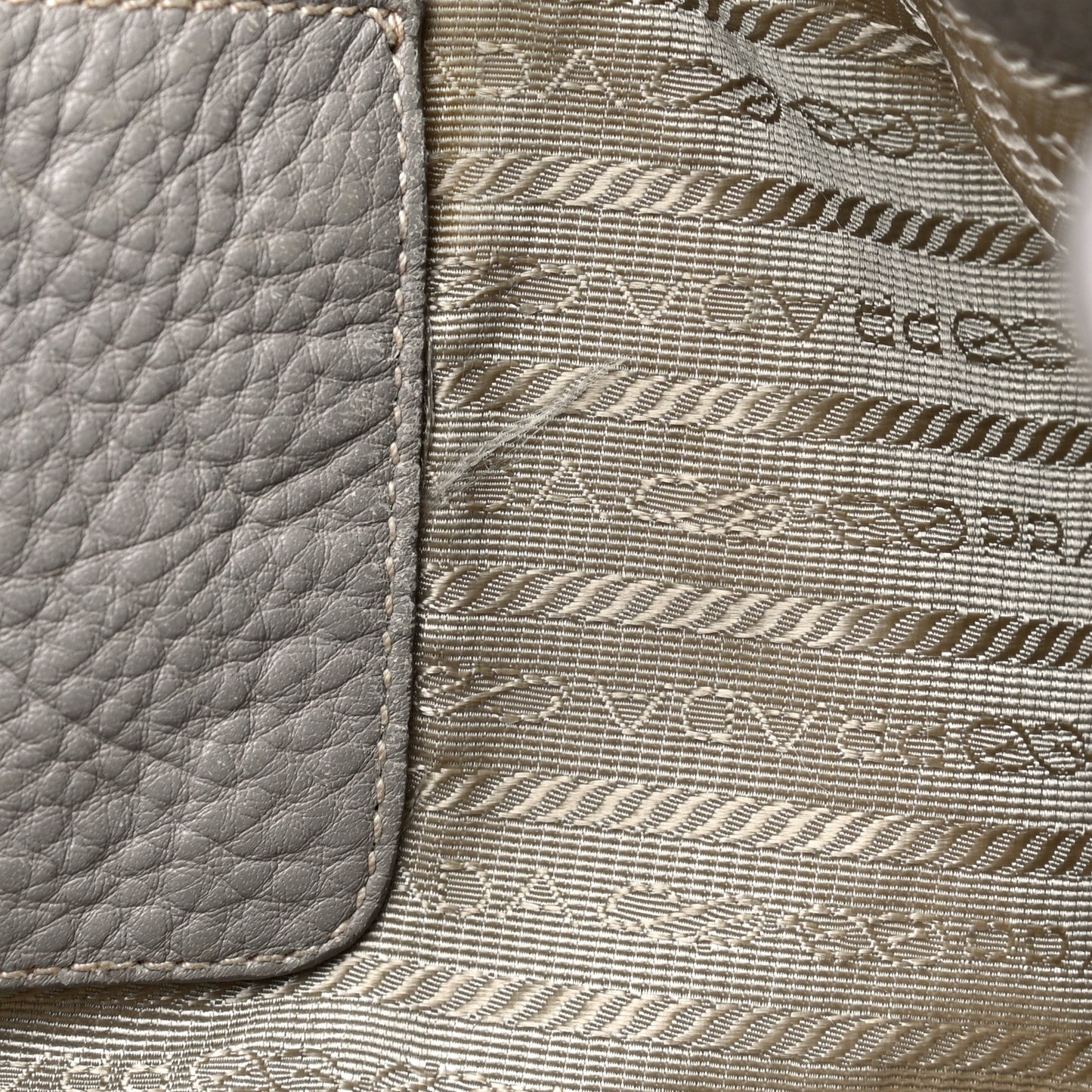 Vitello Daino Shoulder Bag Argilla